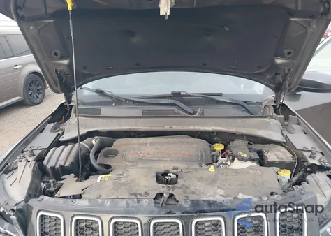 2018 Jeep Compass Latitude 4X4 z USA, uszkodzony, nr VIN 3C4NJDBB9JT401981